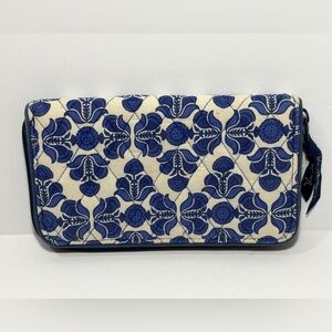 Vera Bradley Cobalt Tile Zip Around Wallet Blue White Retired Wristlet